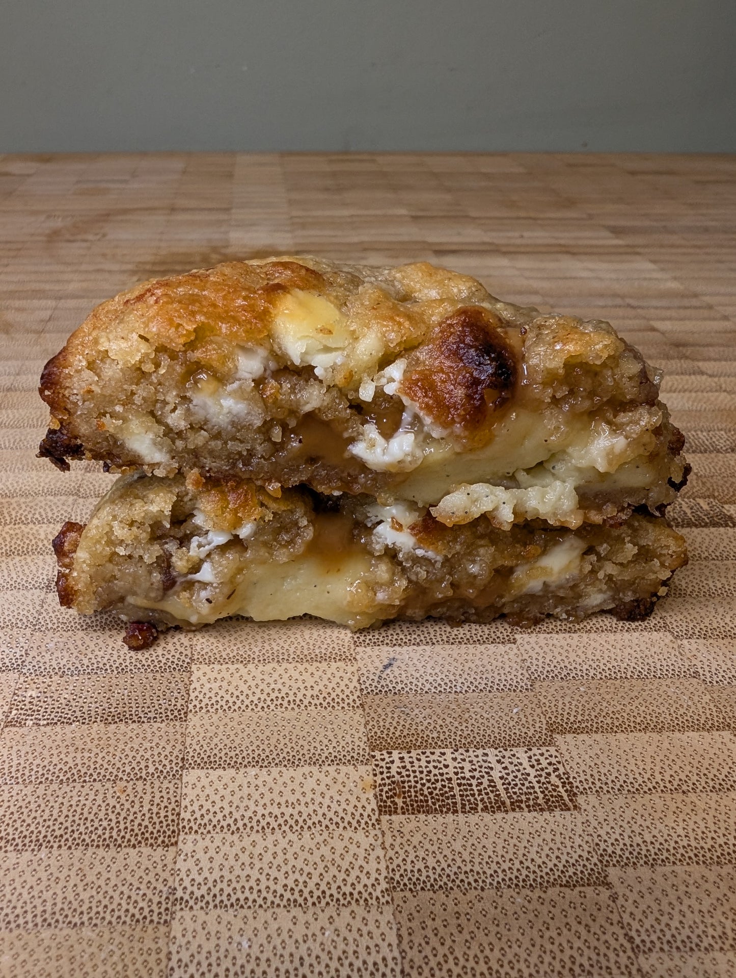Sticky Toffee Pudding & Custard Cookie